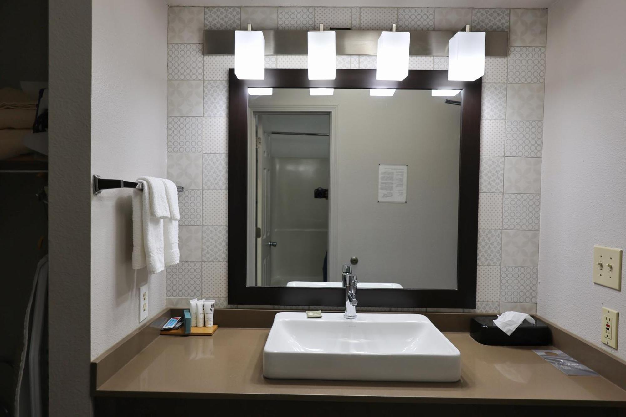 Country Inn & Suites By Radisson, Sparta, Wi Buitenkant foto